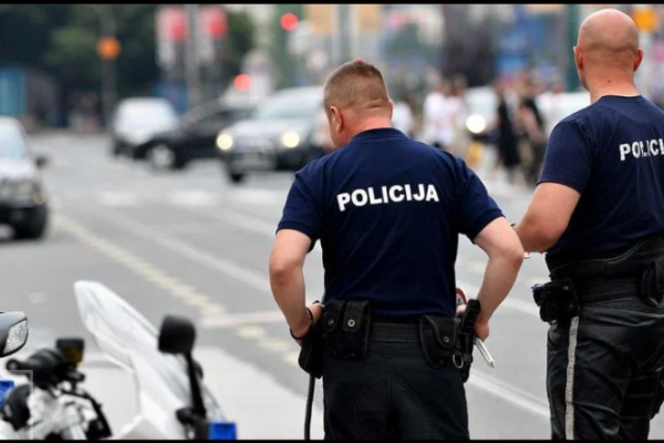 Heroji u plavom: Sarajevski policajci tri kilometra na leđima nosili čovjeka kojem je pozlilo