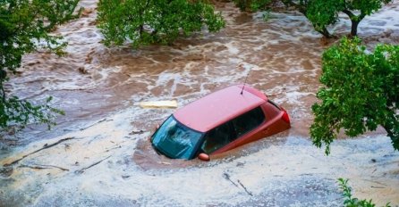 NEZAPAMĆENE POPLAVE, OGROMNI VALOVI I BUJICE UBIJAJU LJUDE: Pogledajte prizore iz Turske, Grčke i Bugarske