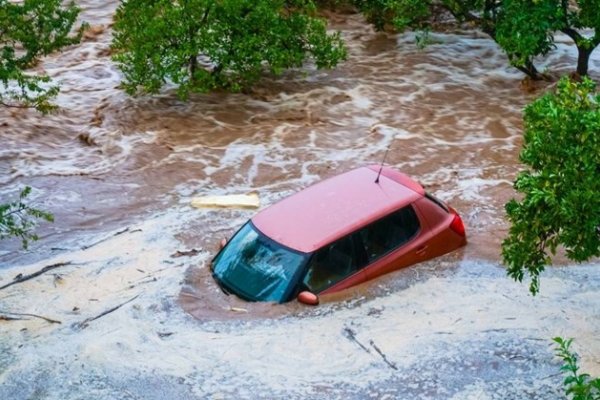 NEZAPAMĆENE POPLAVE, OGROMNI VALOVI I BUJICE UBIJAJU LJUDE: Pogledajte prizore iz Turske, Grčke i Bugarske