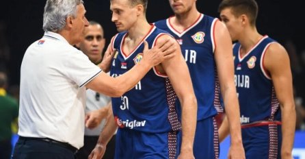 FIBA ŽELI AMERIKU I KANADU U FINALU? Sudije napravile POTPUNI HAOS i poslale Slovence kući - da li isto čeka i Srbiju?!