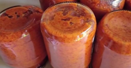 NAPRAVITE DOMAĆI AJVAR BEZ MUČENJA, POTREBNO JE SAMO DA GA STAVITE U RERNU: Sam se sprema, nema KUHANJA I MJEŠANJA