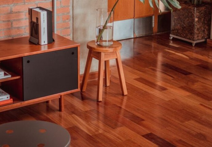 Trik koji vraća sjaj starom parketu: Uz samo DVA SASTOJKA zablistaće opet kao nov