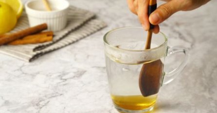 Svako jutro prije doručka pila je vodu sa cimetom i medom: EVO ŠTA SE DESILO NAKON 7 DANA