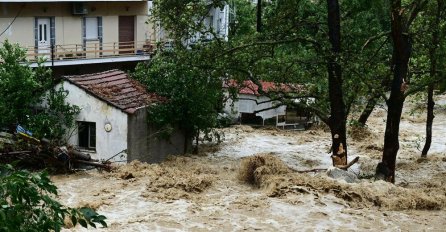 KATASTROFALNA SITUACIJA U DIJELU GRČKE: Grad zatrpan u BLATU i RUŠEVINAMA, najmanje 10 mrtvih!