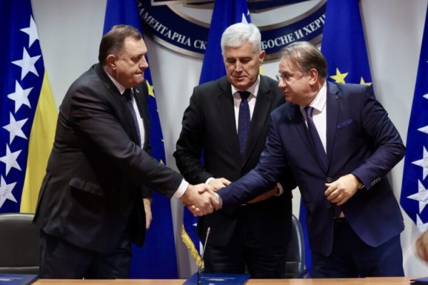 Dodik optužio Schmidta za “vrbovanje” mladih iz BiH u Njemačku, Trojki zaprijetio prekidom “partnerstva” zbog zakona