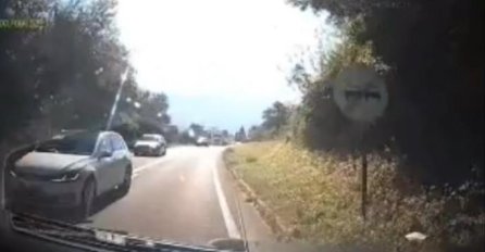 NOVI PRIMJER BAHATE VOŽNJE! Horor u Prijepolju: Nesavjesni vozač krenuo u sumanuto preticanje, najcrnji scenario izbjegnut za dlaku (VIDEO)