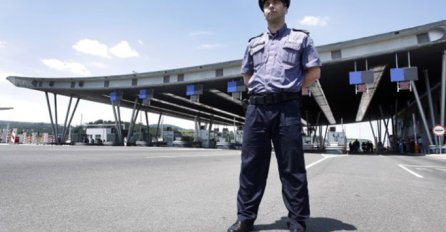 CARINICI ZAUSTAVILI BOSANCA NA GRANICI: Ostali u šoku kada su vidjeli šta krije u jastuku