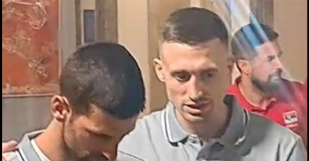 DIRLJIVA SCENA NA DOČEKU: Pogledajte susret i zagrljaj Đokovića i Alekse Avramovića (FOTO)