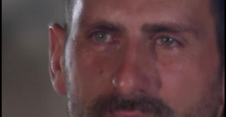 VELIKAN PUSTIO SUZU! ĐOKOVIĆ SE SLOMIO NA BALKONU: Scena za sva vremena! Košarkaši ga grlili, a on se poklonio Boriši (VIDEO)