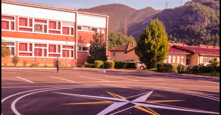 VRŠNJAČKO NASILJE U OSNOVNOJ ŠKOLI U JABLANICI: Oborili ga na pod i udarali nogama i šakama, jedan od učesnika sin glavnog Imama