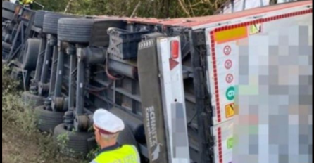 Teška saobraćajna nesreća u Austriji: Prevrnuo se kamion kojim je upravljala osoba iz BiH