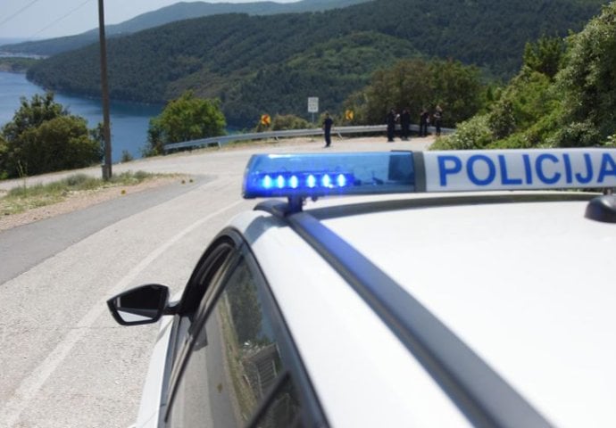 STRAVIČNO: U nesreći dvoje izgorjelo u autu! Policija provjerava radi li se o dva brata