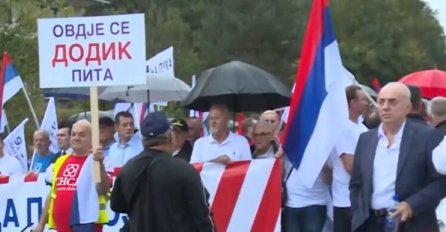 Optuženi Lukić na protestu u Ribniku