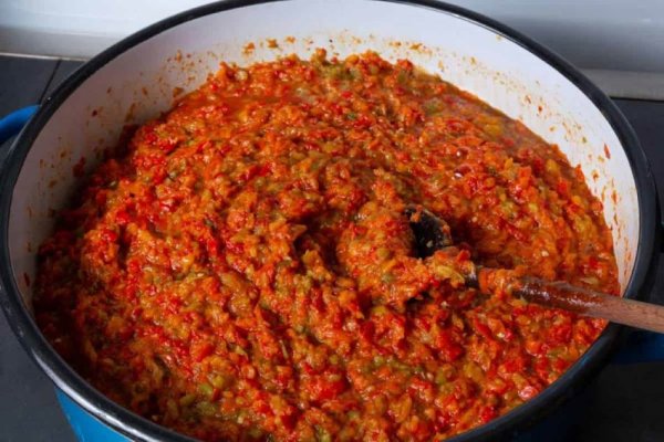 OVAKO SE PRAVI NAJBOLJI AJVAR: Stari i provjereni recept sa kojim nema greške