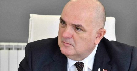 BN: Dodikov savjetnik potegao pištolj na Momčila Mandića u Trebinju