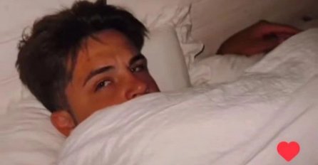 MAMA JE POTRAŽILA KĆERKE I NIGDJE NIJE MOGLA DA IH PRONAĐE: Probudila je supruga da ga pita gdje su, a ono što je on uradio izazvalo je burnu raspravu na internetu (FOTO+VIDEO)