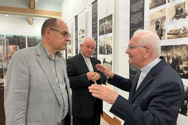 Schmidt ipak otišao u Banjaluku, Sastao se sa biskupom Komaricom: EVO O ČEMU SU RAZGOVARALI