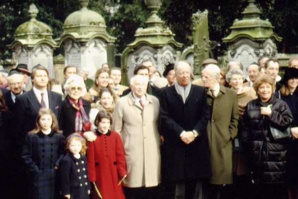 ROTŠILDI SU NAJBOGATIJA PORODICA NA SVIJETU I ŽIVE NA JEZIV NAČIN: Incest je obavezan, a za stolom uvijek ostavljaju mjesto za ĐAVOLA