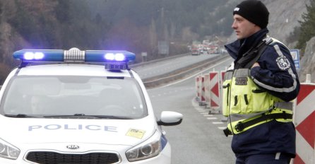 "VIDIM SAMO MRAK, BOLI ME, A TATA NE DIŠE" Otac i sin (8) sletjeli s puta, teško povrijeđeni dječak uspio da ih SPASI! (FOTO)