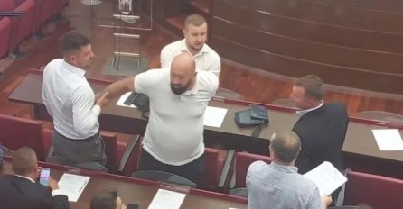 Nevjerovatne scene na sjednici GV Bihać: SUKOBILI SE VIJEĆNICI SDA i POMAK-a