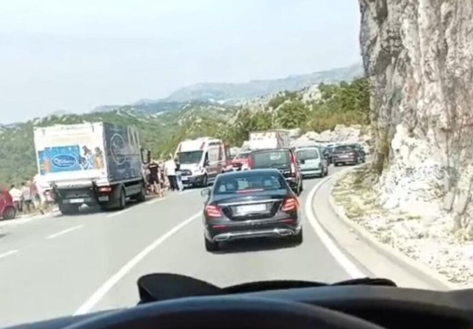 STRAVIČNA NESREĆA U CRNOJ GORI: Autobus sletio s puta, IMA POGINULIH