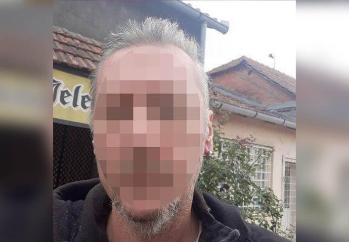 UHAPŠEN UTICAJNI TVITERAŠ ZBOG PEDOFILIJE: Ovo je osumnjičeni, dolijao u policijskoj akciji