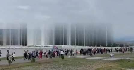 POTRESNE SCENE U KARABAHU, JERMENI U PANICI BJEŽE NA AERODROM: Ogroman broj civila traži sigurnost u ruskoj bazi (VIDEO)