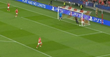 LUIS SUAREZ SE UKAZAO U LISABONU: Fudbaler Benfice nije mogao da vjeruje šta je uradio, a šta tek reći za gol Bayerna protiv Uniteda