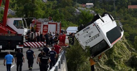 Istraga nesreće kod Cetinja: Traže uzrok skretanja autobusa u ponor, VOZAČ UPORNO PONAVLJA JEDNO