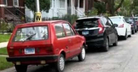 "DOĐEŠ ČAK IZ BOSNE U AMERIKU, DRUŽE, A NA PARKINGU ŽIVORAD" Prešao pola svijeta i snimio scenu koja se sada prepričava (VIDEO)