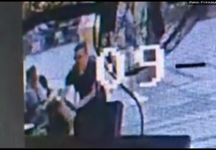 UŽAS! OVO JE TRENUTAK NAPADA NA DIREKTORA RESTORANA U KNEZ MIHAILOVOJ: Osvanuo snimak sa sigurnosnih kamera! (VIDEO)