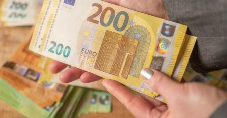 NAŠAO NOVČANIK, OTVORIO, A ONDA ŠOK! UNUTRA 800 €: Vratio vlasniku, majka ga pohvalila, a zbog jednog razloga SVI GA OSUDILI