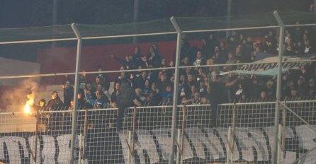 SCENE KOJE NIKO NE ŽELI GLEDATI: Navijači iz Sarajeva demoliraju tribine Zrinjskog
