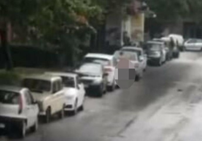 BEOGRAĐANI OSTALI NIJEMI ZBOG OVOG PRIZORA: Muškarac nag šetao po ulici i ležao na asfaltu, pa utrčao U TRŽNI CENTAR