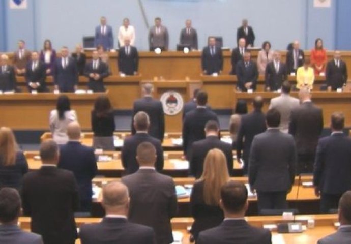 Sjednica Narodne skupštine RS počela minutom šutnje za Srbe ubijene na Kosovu