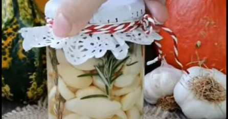 UKISELJENI BIJELI LUK U TEGLI! Najbolja zimnica, recept naših starih je najbolji, OBAVEZNO PROBAJTE