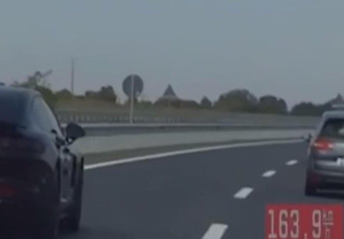 PUN GAS NA NOVOJ DIONICI AUTO-PUTA! PRESRETAČI ZAUSTAVILI PORŠE SA 227 KM/H: A kad je auto stao, tek tada je uslijedio pravi ŠOK! OVO JE STRAŠNO (VIDEO)