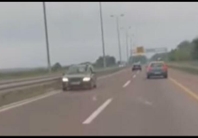 OPET VOZE U SUPROTNOM SMJERU NA AUTO-PUTU: Ovaj brzom trakom jurcao, NEKO ĆE POGINUTI, DOKLE VIŠE?! (VIDEO)