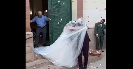 SNIMAK SA VJENČANJA U HRVATSKOJ HIT NA DRUŠTVENIM MREŽAMA: Morate vidjeti šta radi tip na vratima crkve