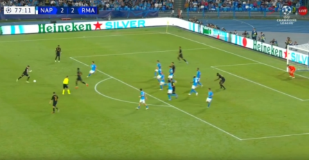AUUU ŠTA JE OVO BILO?! Nevjerovatan gol Valverdea za vodstvo Reala u Napulju: Lopta je parala zrak, golman doslovno uletio u mrežu
