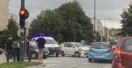 Sarajevo: U sudaru učestvovala kola Hitne pomoći i automobil (FOTO)