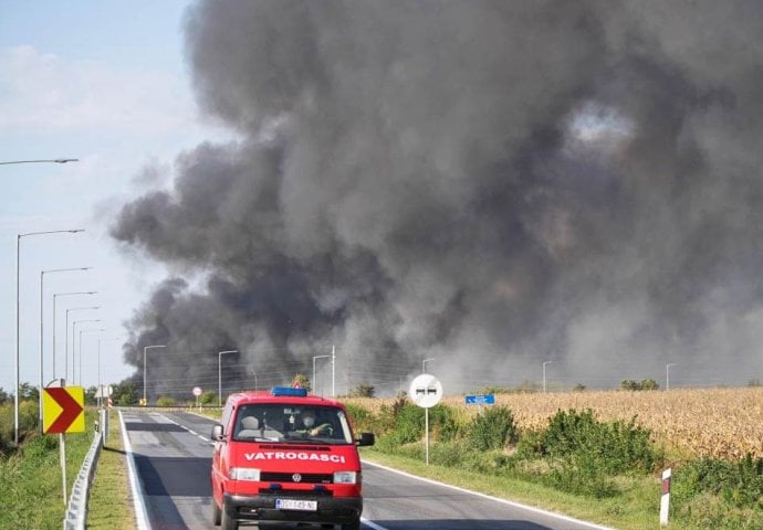 STRUČNJACI U PANICI ZBOG CRNOG DIMA POSLIJE POŽARA: "Znate li zašto je takve boje, ovo nije dobro"! Evo koja plastika gori