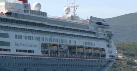 Kruzer zbog kojeg su građani protestovali isplovio iz Neuma