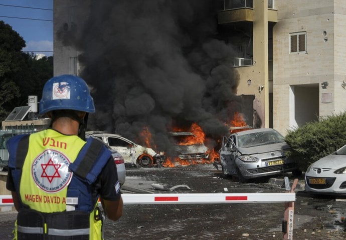 HAMAS OBJAVIO POČETAK VOJNE OPERACIJE PROTIV IZRAELA: Ekstremisti se infiltrirali i drže civile kao taoce, izraelski borbeni avioni gađaju mete Hamasa