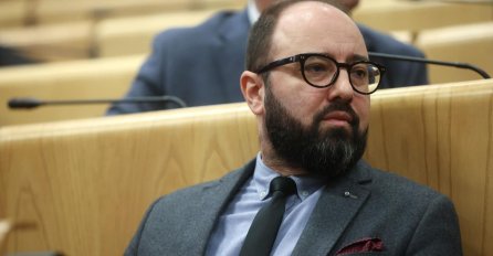 "MANJE SRBUJ, A OPRAVI CESTU MILORADE": Zastupnik SDP-a objavio kako izgledaju putevi u RS (VIDEO)