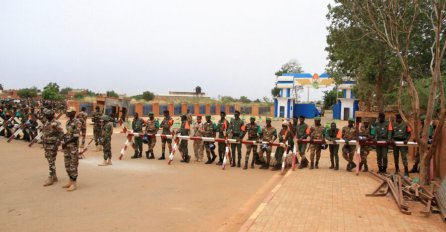 Francuska počela povlačenje vojnika iz Nigera