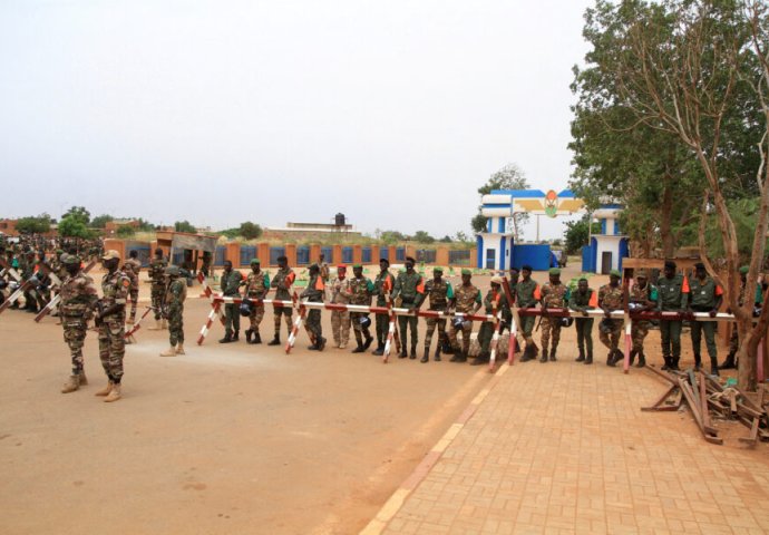 Francuska počela povlačenje vojnika iz Nigera