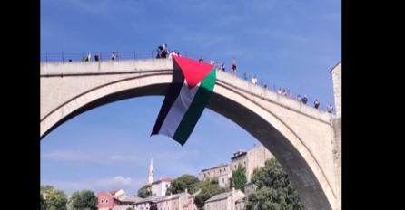 Zastava Palestine na Starom mostu u Mostaru (VIDEO)