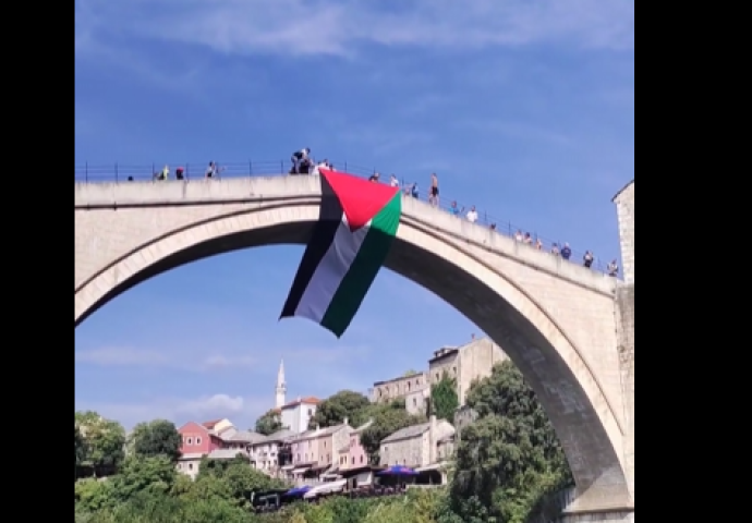 Zastava Palestine na Starom mostu u Mostaru (VIDEO)