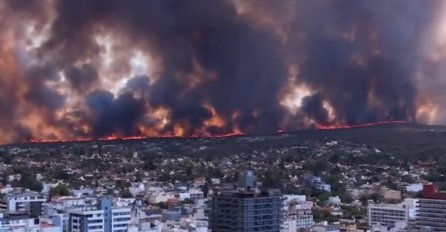 Ogroman vatreni zid približava se gradu: LJUDI BJEŽE, POGLEDAJTE SNIMAK POŽARA